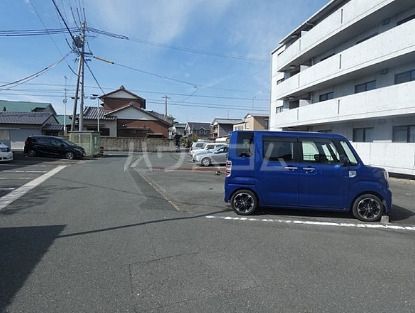 【磐田市見付のマンションの駐車場】