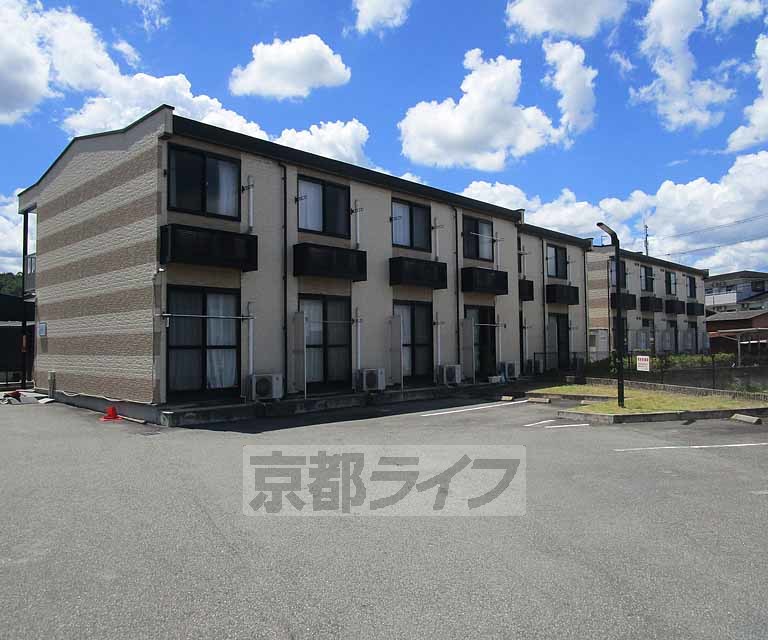 南丹市園部町城南町のアパートの建物外観