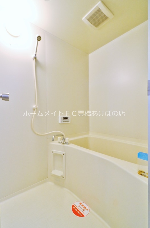 バス・シャワールーム　同型別部屋写真（反転）