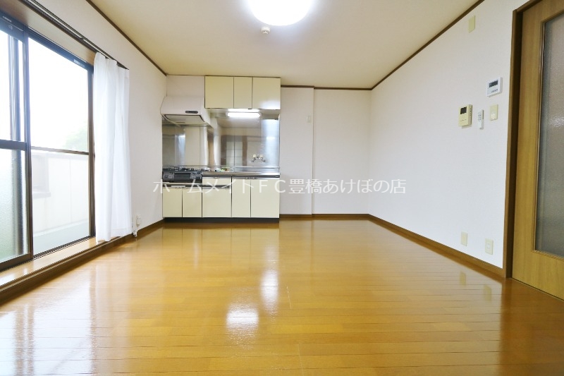 居室・リビング　同型別部屋写真（反転）