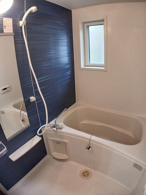 バス・シャワールーム　追い焚き機能付きのお風呂です♪