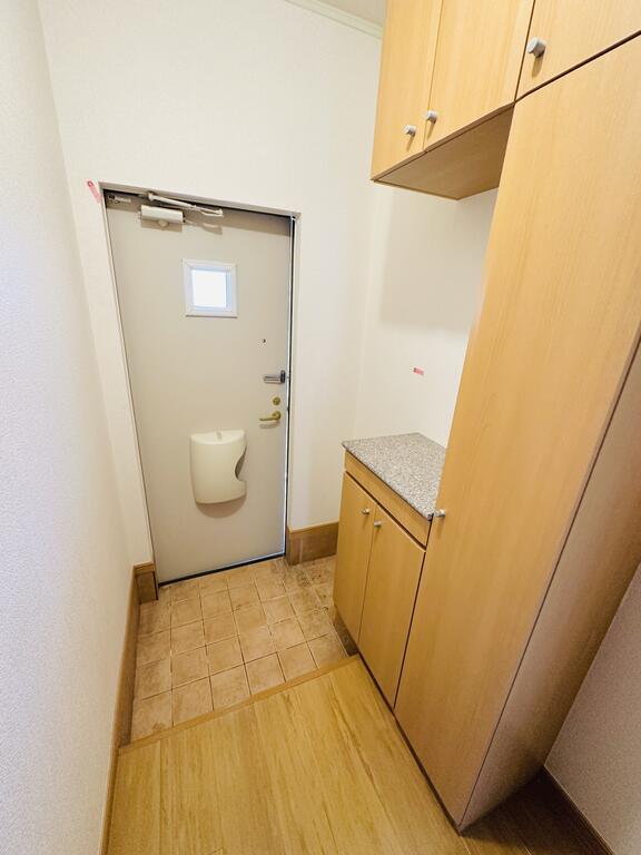 玄関　※画像と反転タイプのお部屋です