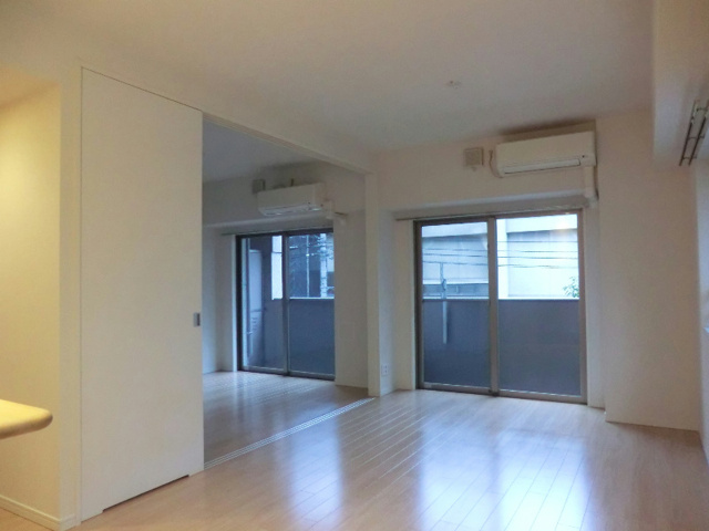 居室・リビング　※別部屋の参考写真です。