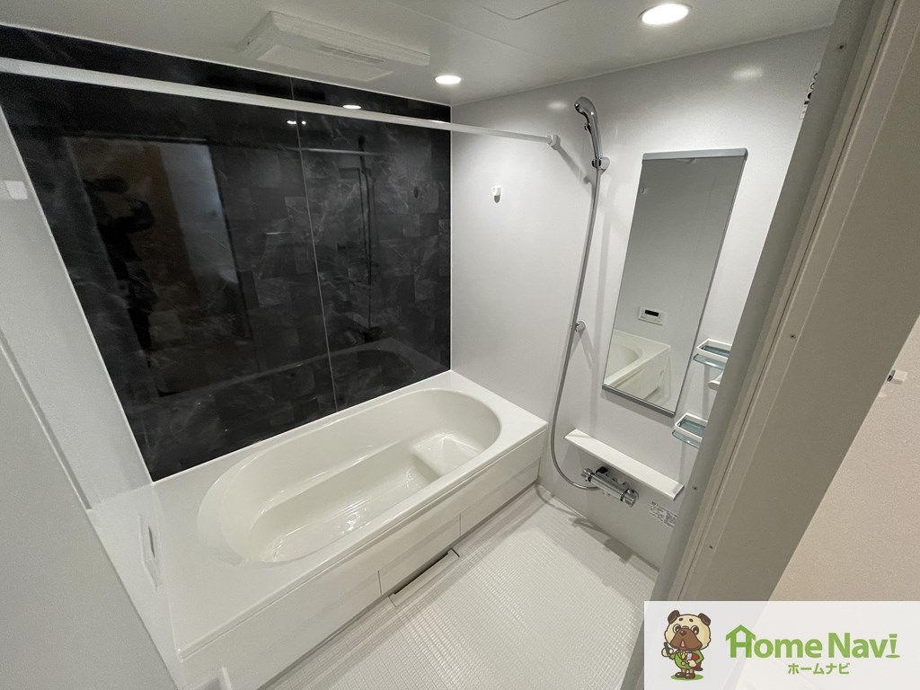 バス・シャワールーム　追い焚き付き・浴室乾燥機付き。