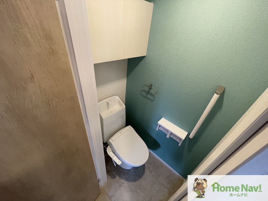 トイレ　ウォシュレット付き。