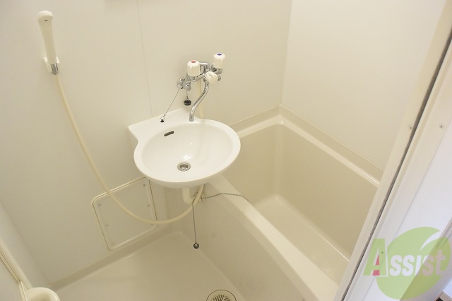 バス・シャワールーム　１日の疲れ癒せます。