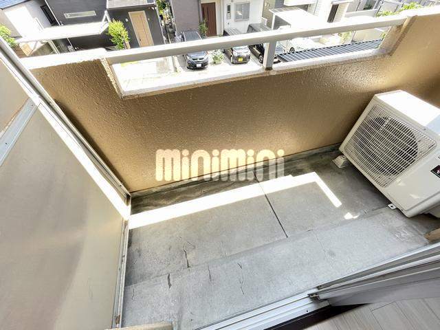 バルコニー　日当たりがいいので洗濯物もすぐに乾きます