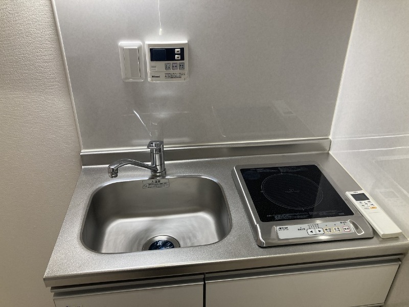 キッチン　※別号室の写真となります。