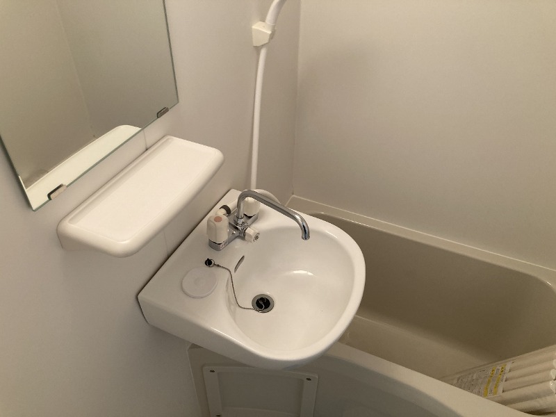 洗面設備　※別号室の写真となります。