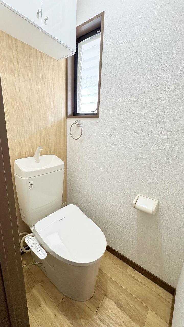 ファーストヒル 家電付のトイレ写真