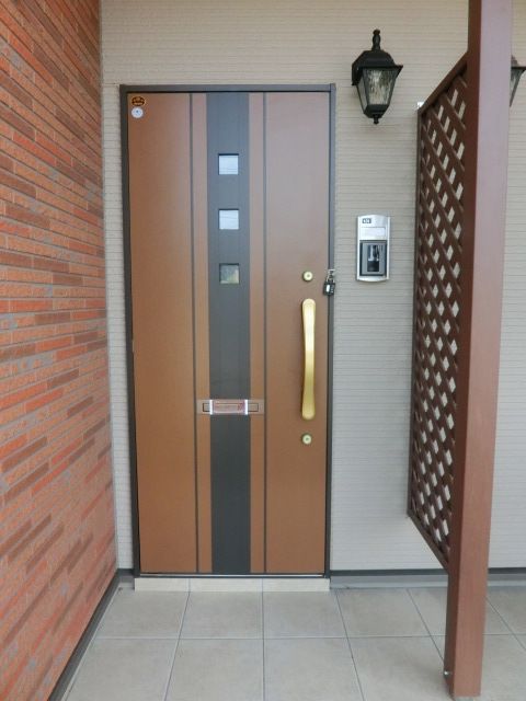 セキュリティ　インターフォン付きの玄関