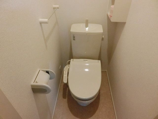 トイレ　温水洗浄便座付きのトイレです