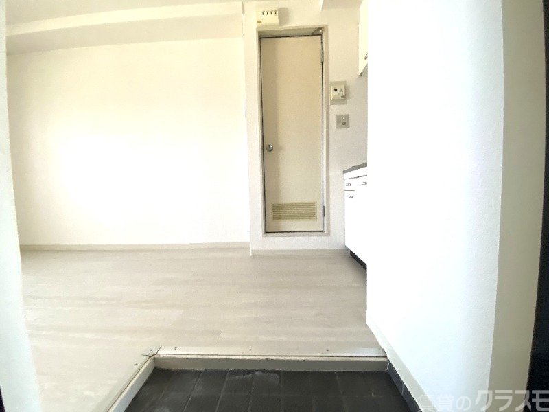 玄関　玄関を一歩入ると・・・こんな感じです。