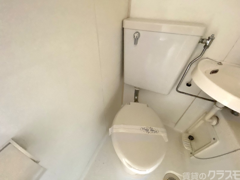 トイレ　家賃に免じて我慢です。