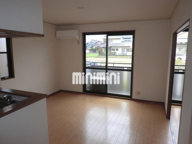 その他部屋・スペース　ゆったりサイズのリビングにエアコンつき