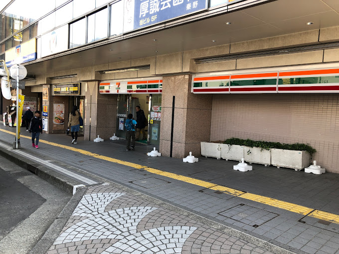 コンビニ　セブンイレブン 秦野駅北口店（コンビニ）まで419m