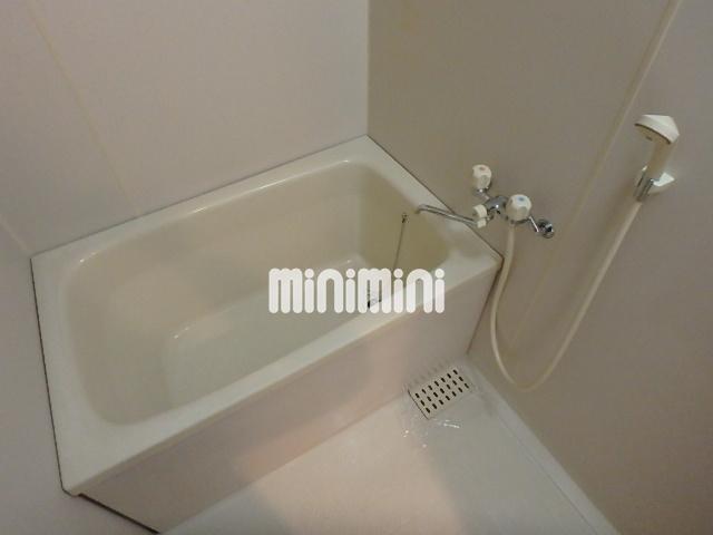 バス・シャワールーム　一日の疲れはこちらで癒せます。