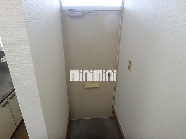 玄関　ポスト付きの玄関です。