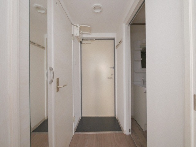 玄関　別号室の内観です
