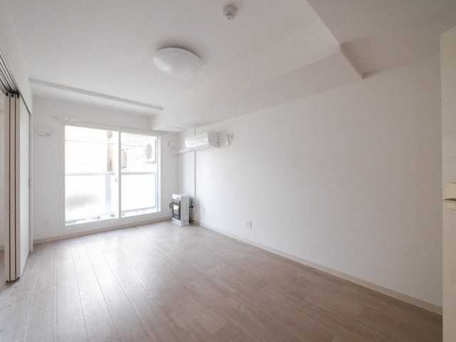 居室・リビング　別号室の内観です