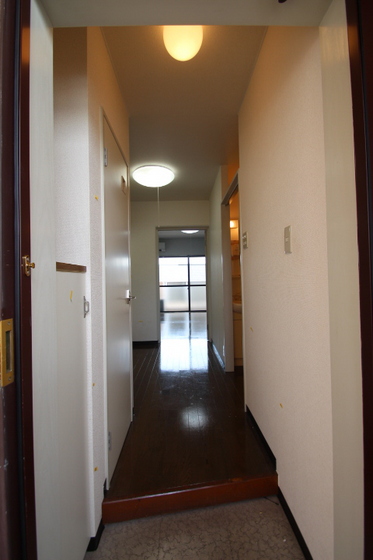 玄関　※他号室の写真です。