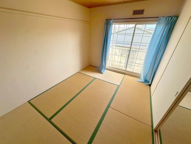 その他部屋・スペース　ゆとりのあるベッドルームで快適な睡眠をとってくださいね。