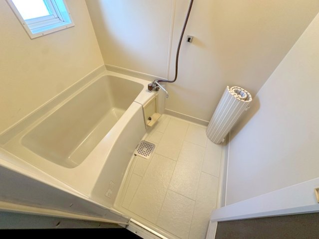 バス・シャワールーム　広めのお風呂は一日の疲れを癒してくれます。