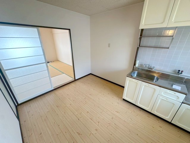 居室・リビング　明るく広々としたリビングです。