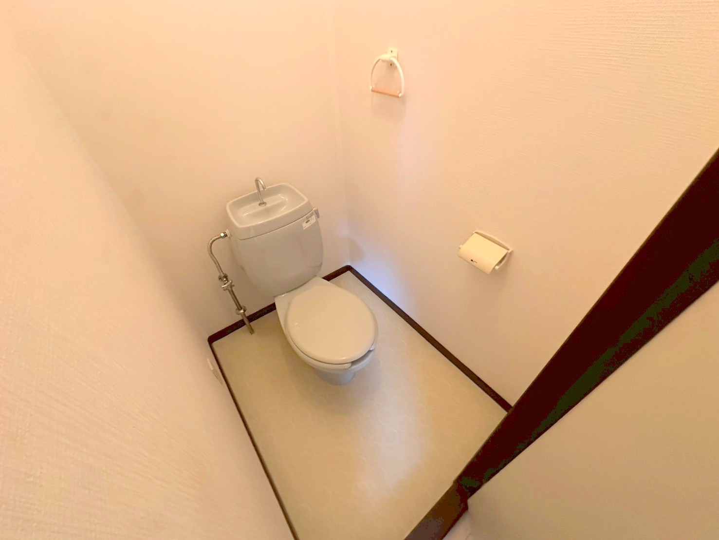 トイレ　清潔感のあるトイレは、誰もがリラックスできる空間です。