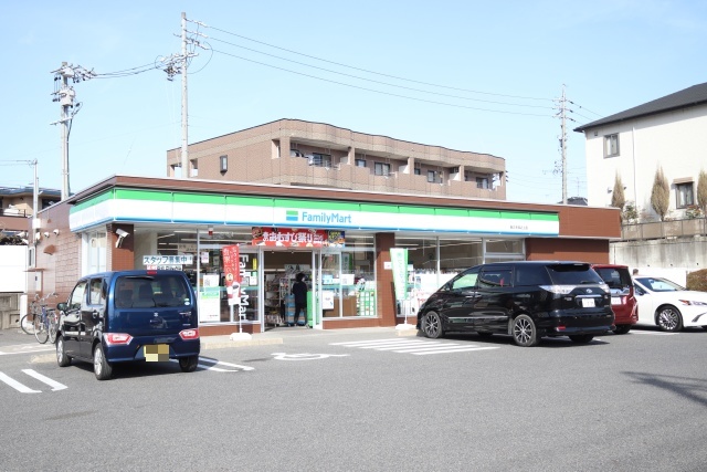 コンビニ　ファミリーマート　長久手段之上店（コンビニ）まで328m