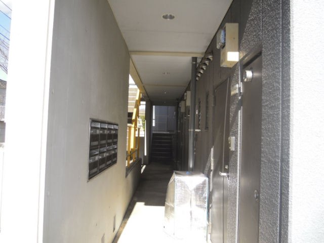 エントランス　集合ポストがあります。