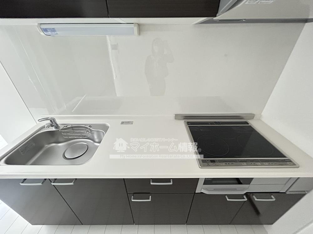 キッチン　※内観写真は202号を引用しており、内装が異なる場合がござい