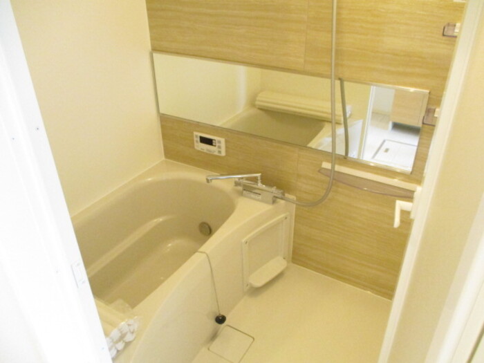 バス・シャワールーム　追い焚き付きのお風呂です♪