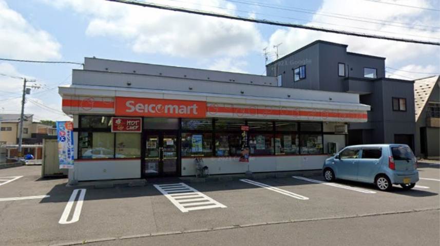 コンビニ　セイコーマートしろ（コンビニ）まで185m