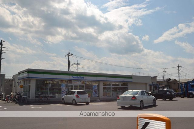 コンビニ　ファミリーマート（コンビニ）まで504m