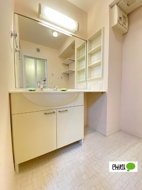 洗面設備　洗髪洗面化粧台