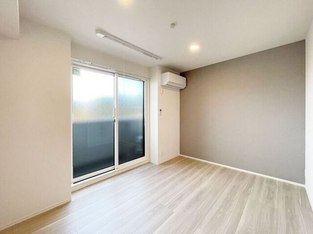 居室・リビング　テラス側洋室