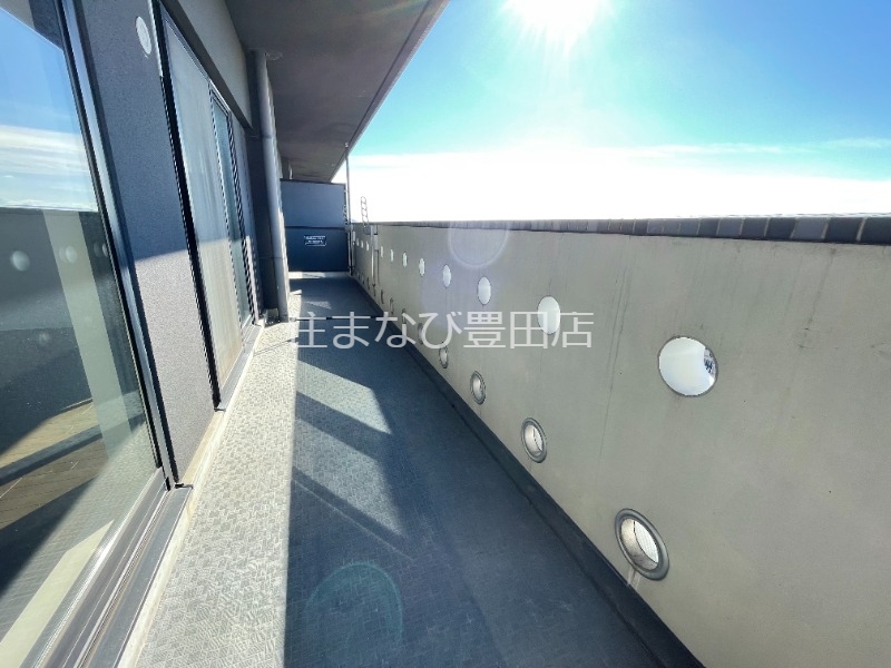 バルコニー　別室同型写真／反転