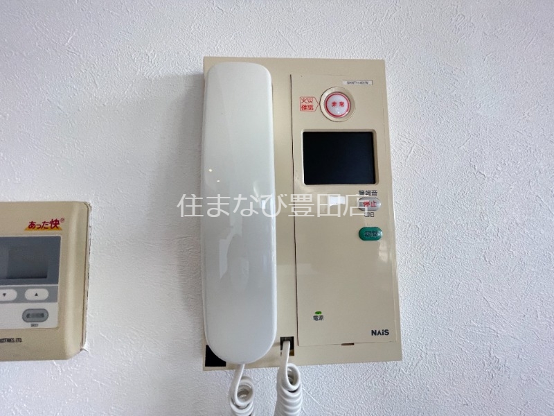 セキュリティ　別室同型写真／反転