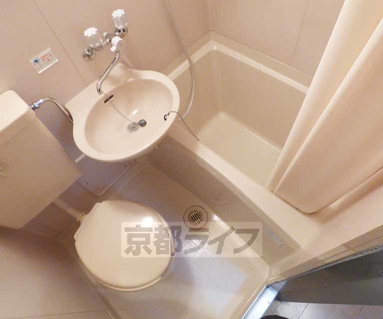 バス・シャワールーム　広々とした浴室です。