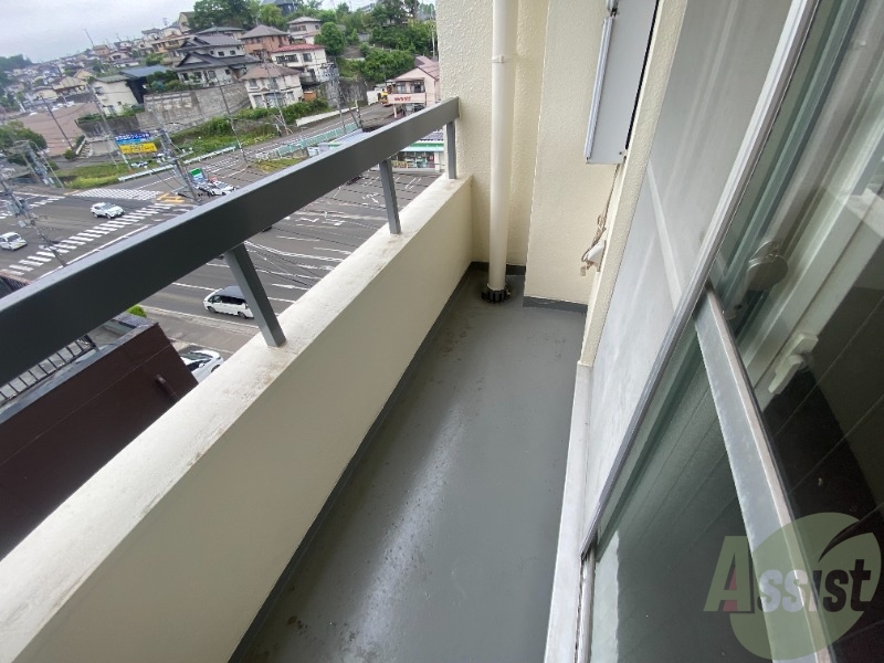 バルコニー　バルコニーは幅もしっかりあって洗濯物がはかどりそうですね。