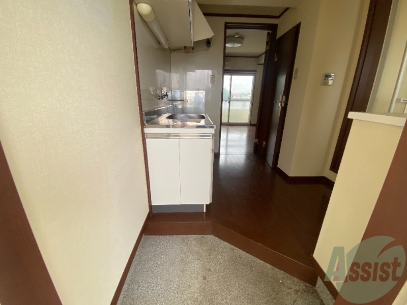 玄関　玄関から撮影しました。敷居が高くなくて安心ですね。