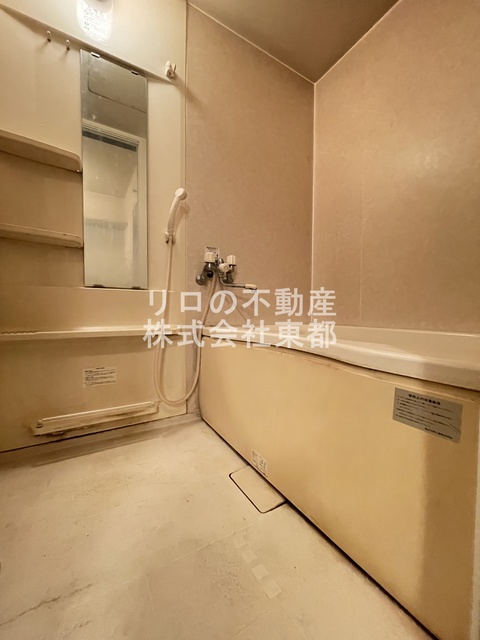 バス・シャワールーム　足が伸ばせる広々バスタブでリラックス♪