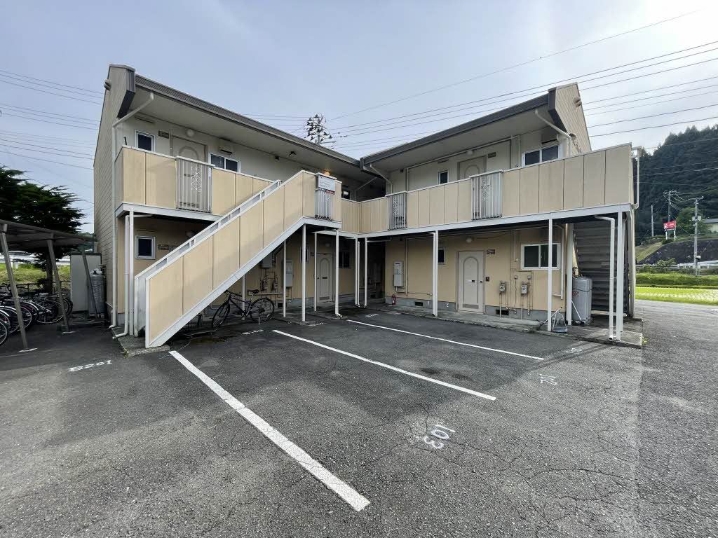 建物外観　外観写真・駐車場