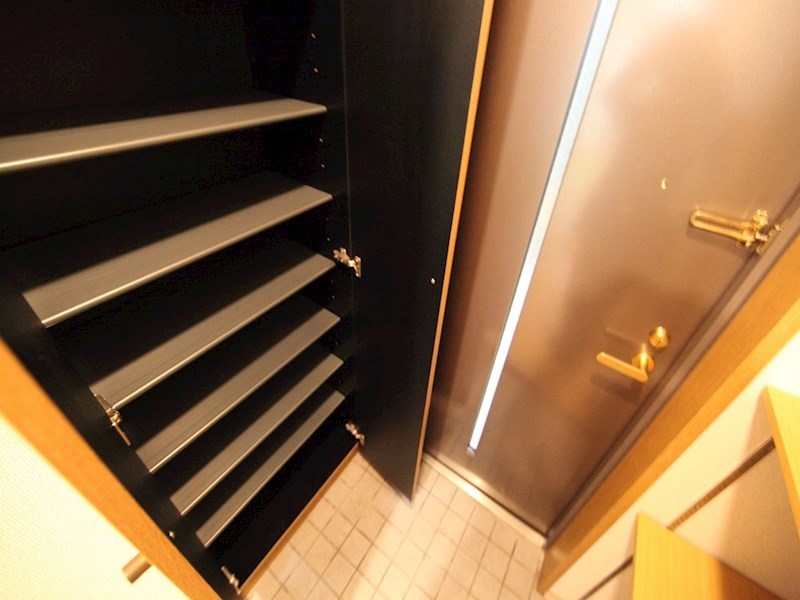 玄関　玄関　シューズボックス付（収納充実してます）