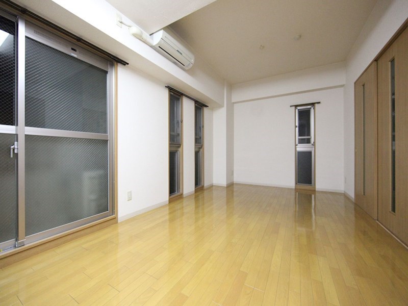 バルコニー　ＬＤＫ12帖　2面採光　エアコン完備　バルコニー