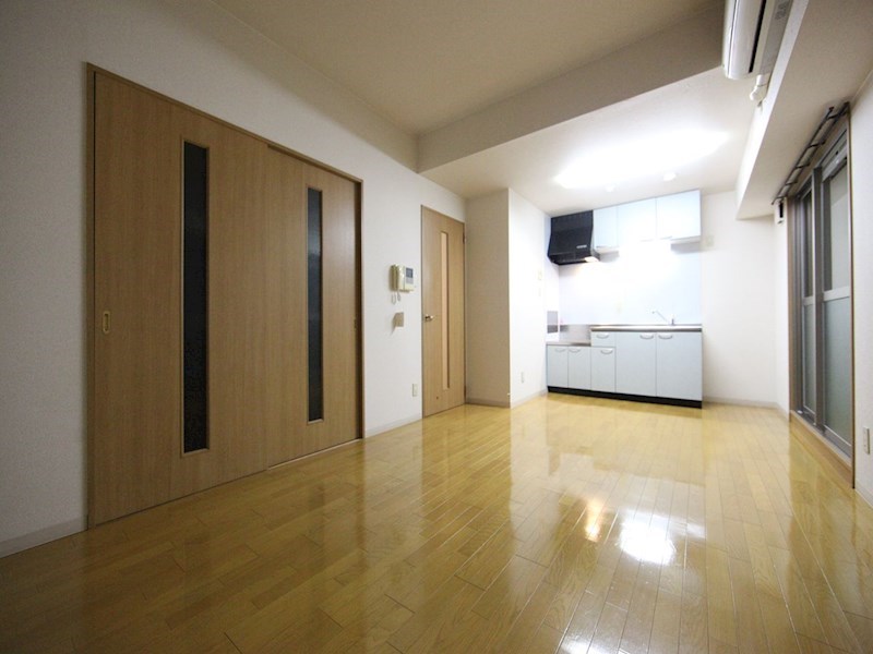 居室・リビング　ＬＤＫ12帖　2面採光　エアコン完備　バルコニー