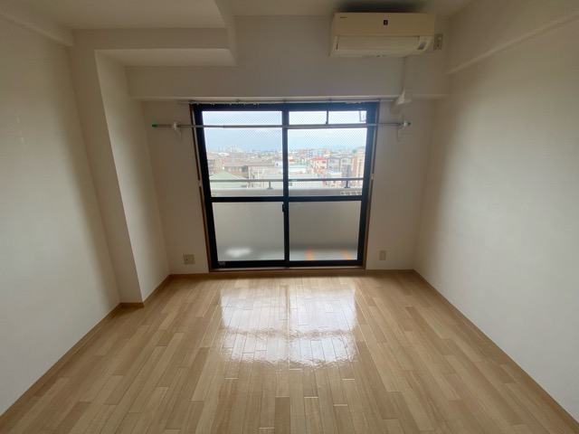 居室・リビング　エアコン付きで快適に過ごせます♪