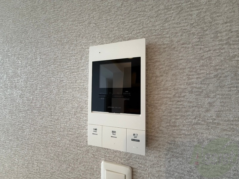 セキュリティ　ＴＶモニター付インターホンです。来客者の顔が見えるので安心！