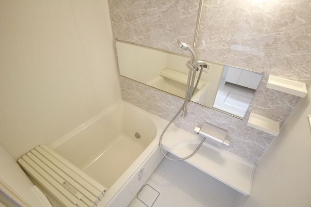 バス・シャワールーム　きれいなバスルーム